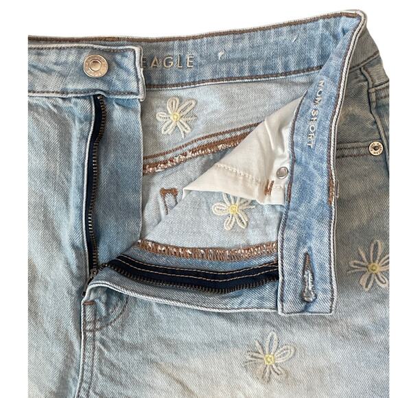 American Eagle Daisy Embroidered Mom Short Size 8 - Picture 7 of 9